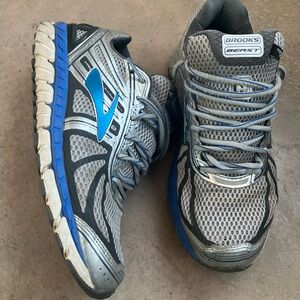 VIINTAGE BROOKS!!! size 9 men’s